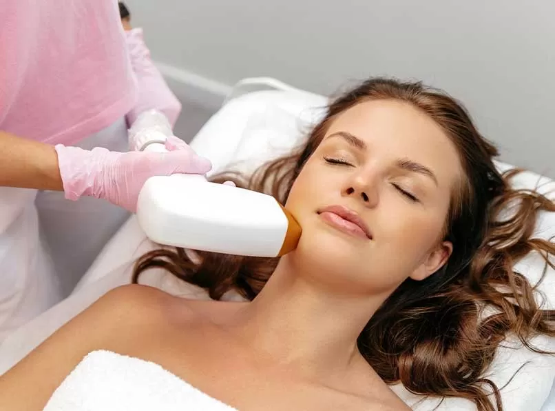 Kadın Epilasyonu: Acısız ve Etkili Yöntemler