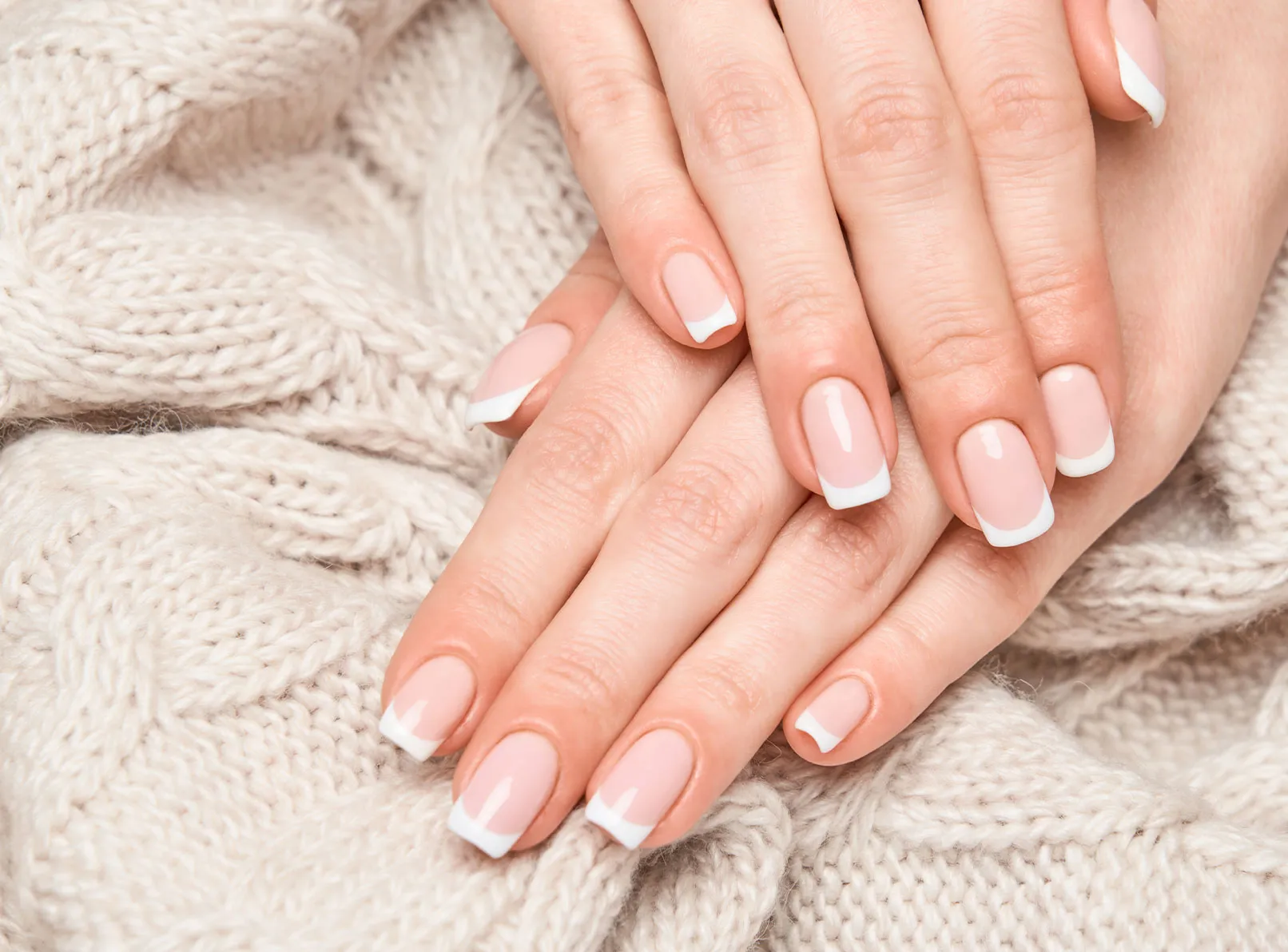 Gel Nails vs. Permanent Polish: Differences and Usage Guide