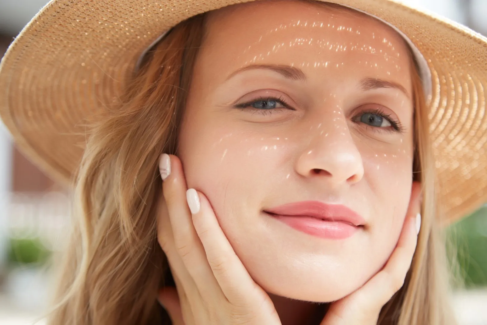 Melasma ve Hamilelik Lekesi: Salonda Neler Yapılabilir, Ne Zaman Dermatoloğa?