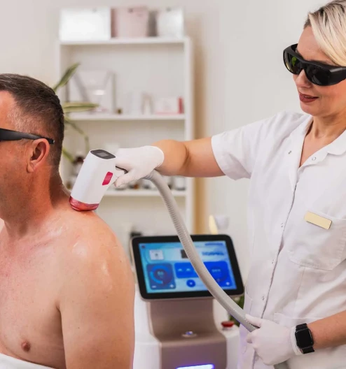 Erkek Sırt Epilasyonu: Omuz & Ense İçin Kapsamlı Rehber