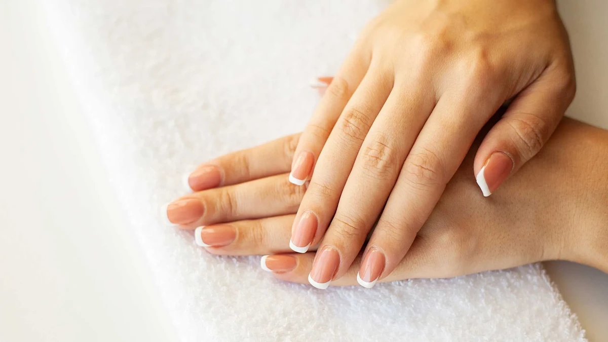 Kırık Tırnağa Kalıcı Oje: Kesmeden Onarım ve Estetik Çözümler