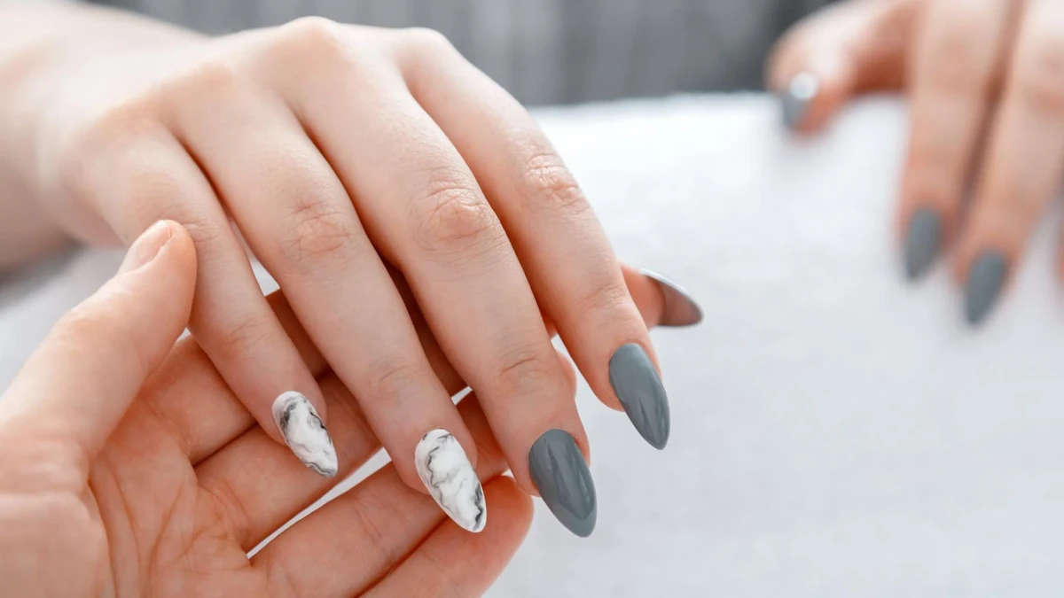 Acrylic Nails or Gel Polish? Your Guide to Choosing