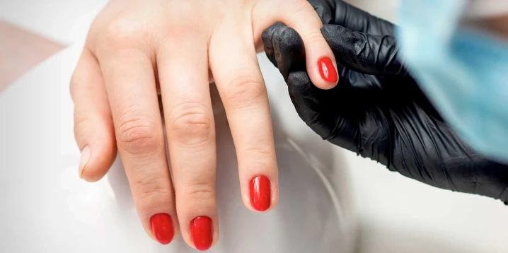 Shellac Gel Manicure: Expert Care at Renew & Revive